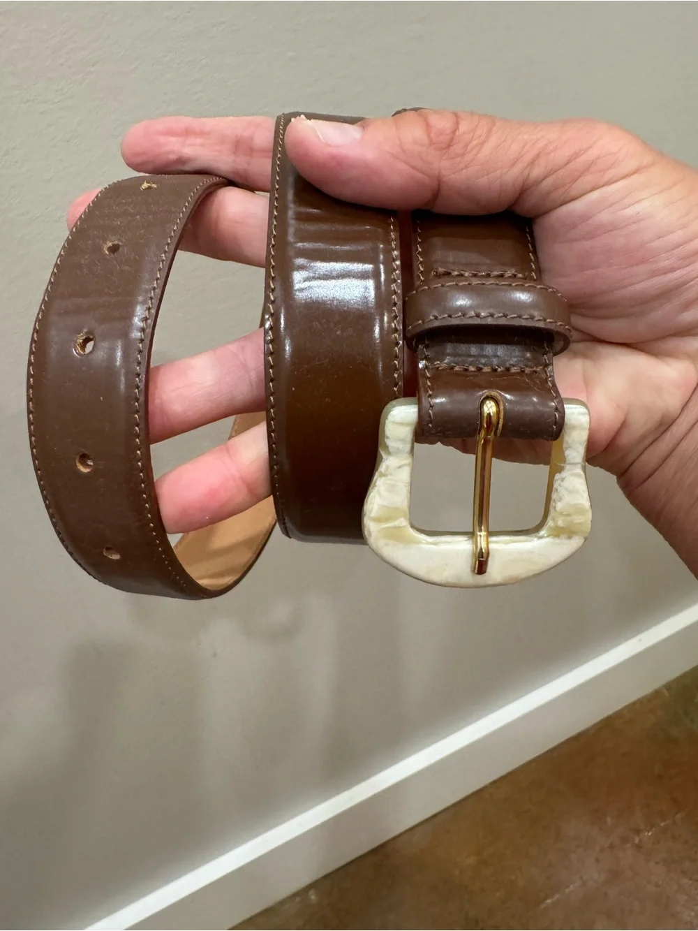 Saks Fifth Avenue Brown Leather Women’s Belt with Marbled Buckle